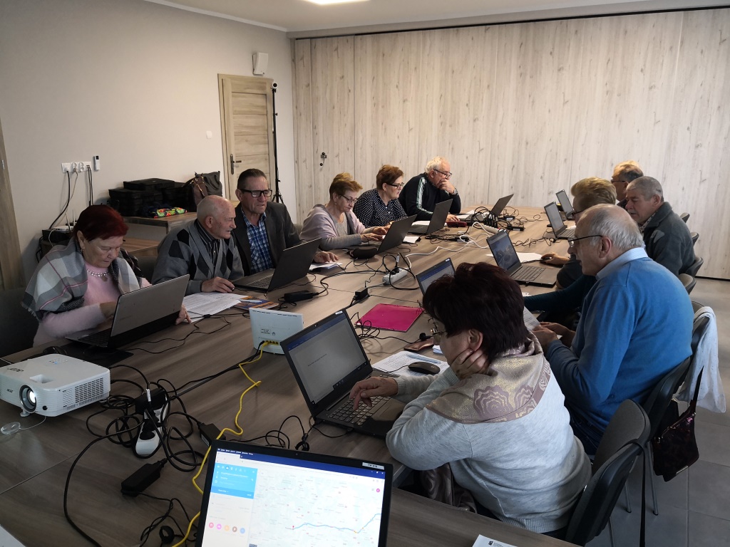 Dostali tablety za udział w zajęciach komputerowych