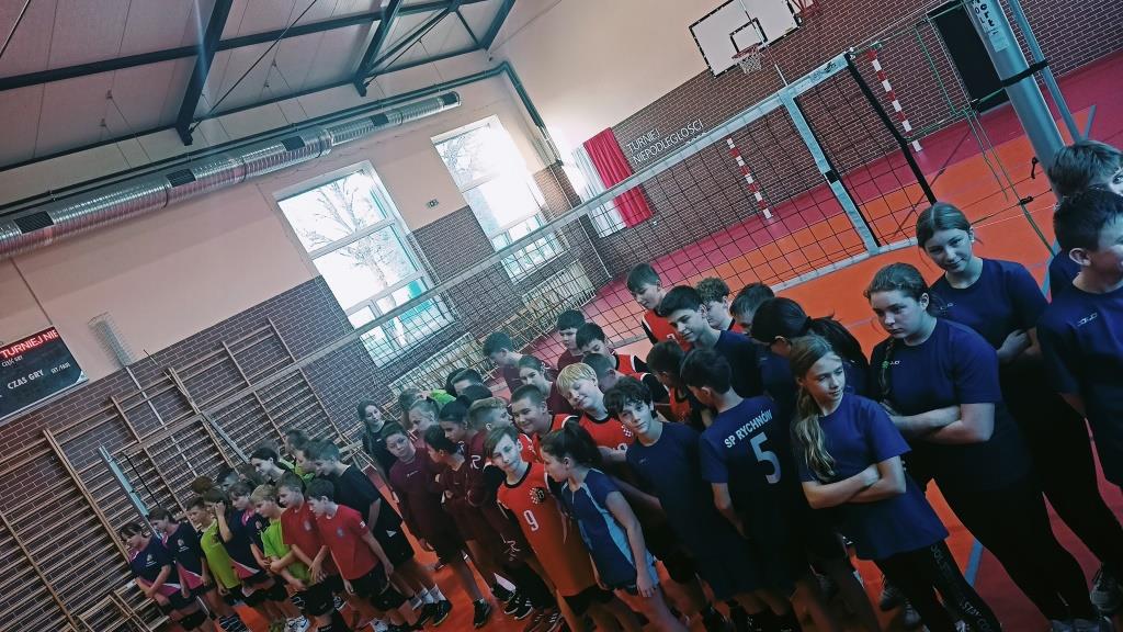 Turniej piłki siatkowej z okazji Święta Odzyskania Niepodległości przez Polskę
