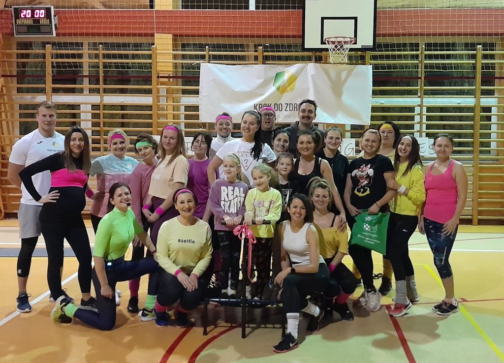 Andrzejkowy trening fitness w stylu lat 80. 