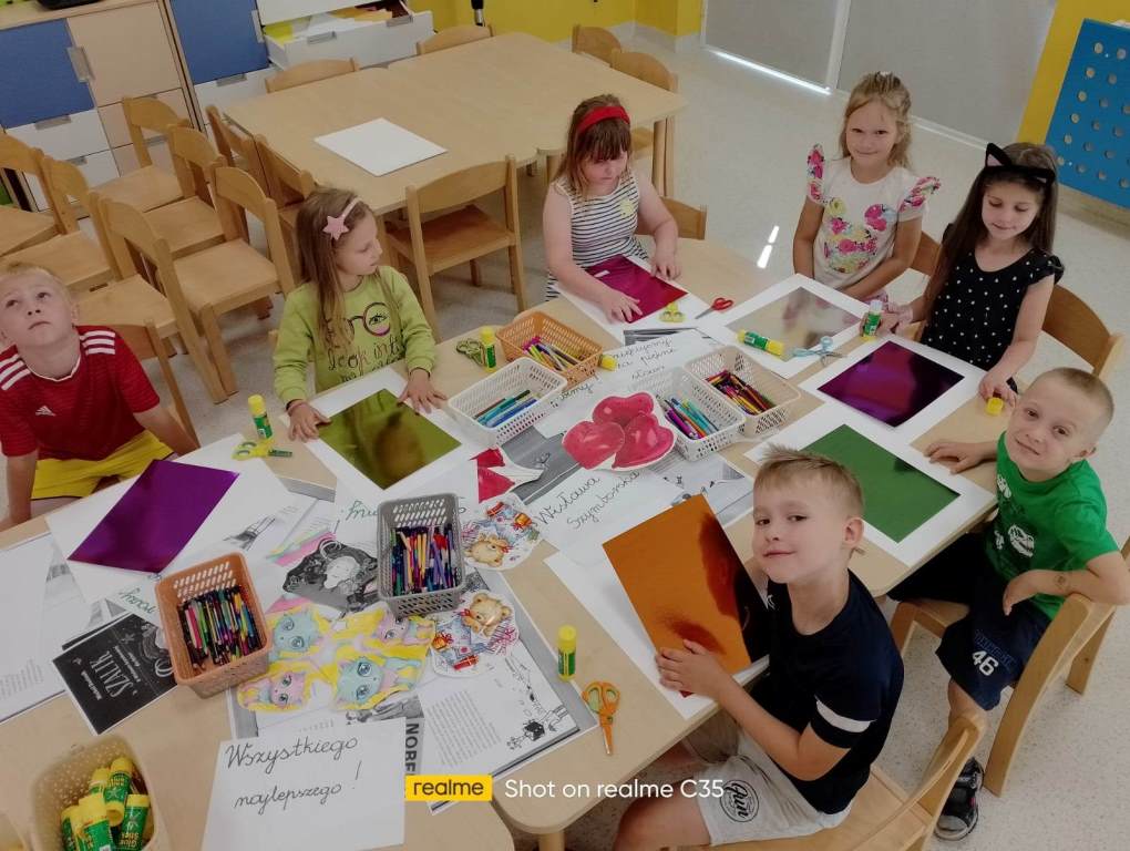 Przedszkolaki z Blizanowa zrobiły laurki na setne urodziny Szymborskiej