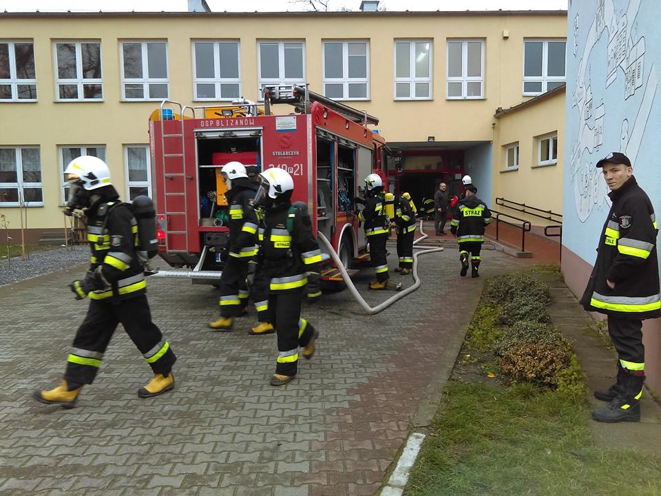 Próbna ewakuacja w szkole w Piotrowie