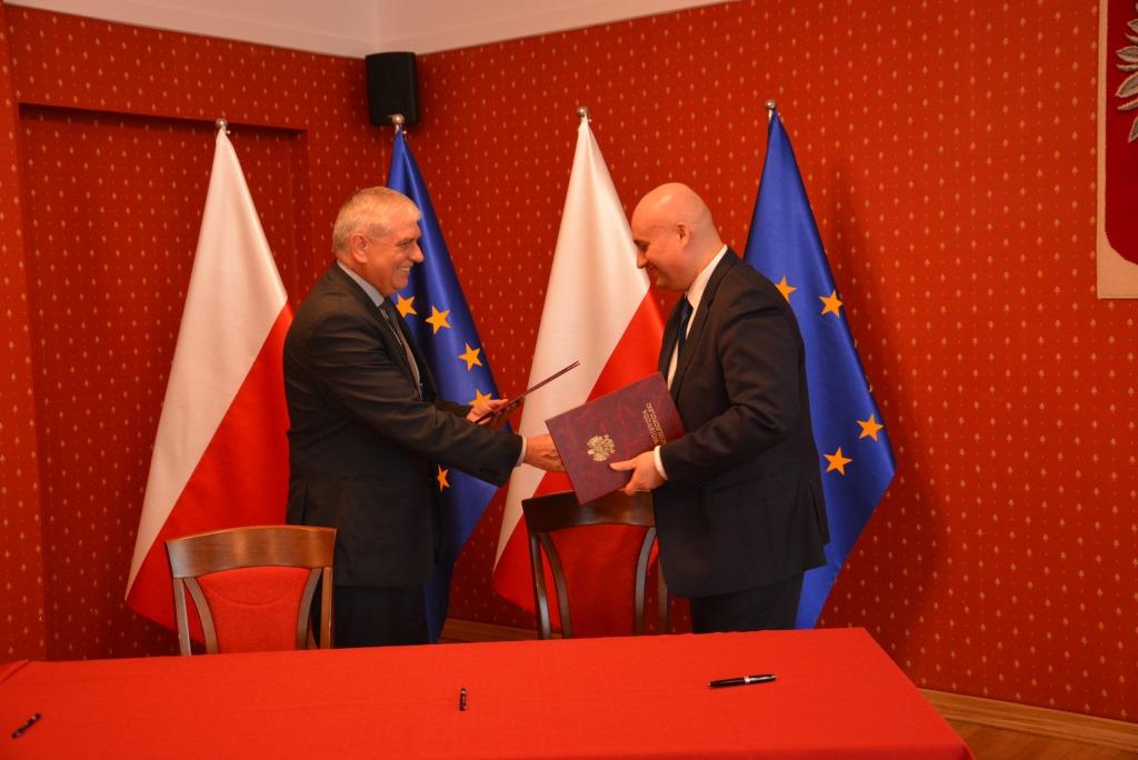 Podpisanie umowy na budowę drogi